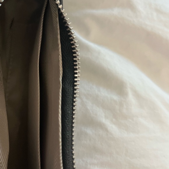 Black Handbag - Picture 4 of 4